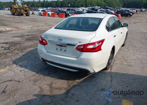 2017 Nissan Altima 2.5/2.5 S/2.5 Sl/2.5 Sr/2.5 Sv из США, поврежденный, VIN 1N4AL3AP1HC126067